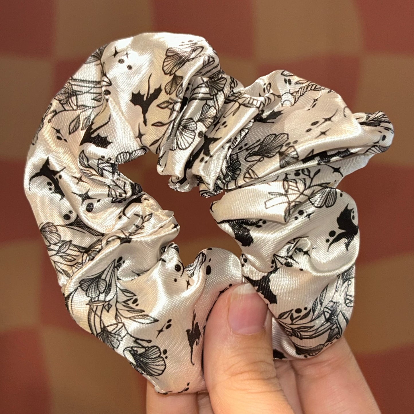 Scrunchie - Ivory Swords