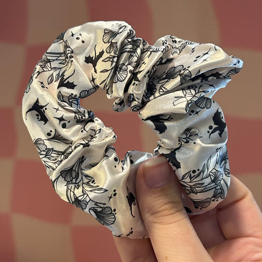 Scrunchie - Ivory Swords