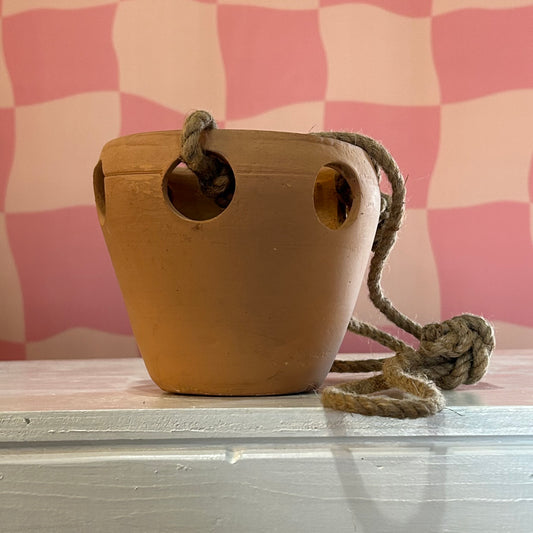 Serralles Hanging Pot